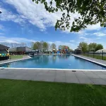 Luxus Cube Am Mit Schwimmbad In Nl * Lathum