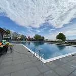 Luxus Cube Am Mit Schwimmbad In Nl
