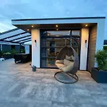 Luxus Cube Am Mit Schwimmbad In Nl Ferienhaus Lathum