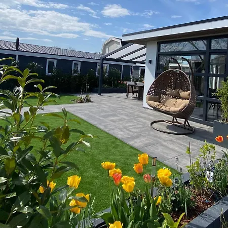 Feriehus Luxus Cube Am Mit Schwimmbad In Nl Lathum