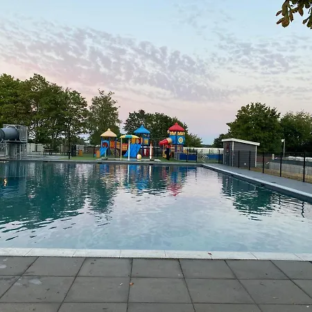 Luxus Cube Am Mit Schwimmbad In Nl בית נופש *