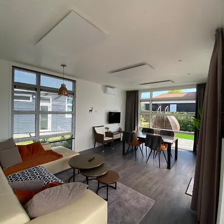 Luxus Cube Am Mit Schwimmbad In Nl Holiday home Lathum