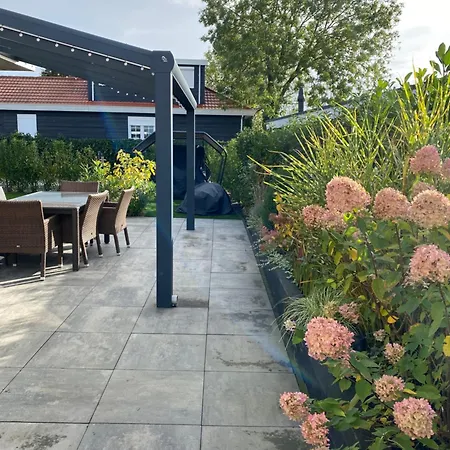 Holiday home Luxus Cube Am Mit Schwimmbad In Nl