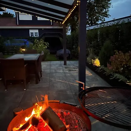 Luxus Cube Am Mit Schwimmbad In Nl בית נופש