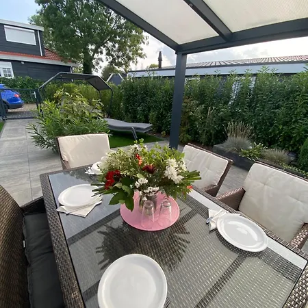 Holiday home Luxus Cube Am Mit Schwimmbad In Nl