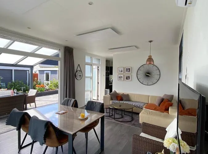 Дом отдыха Luxus Cube Am Mit Schwimmbad In Nl