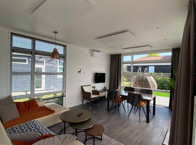 Luxus Cube Am Mit Schwimmbad In Nl Дом отдыха Lathum