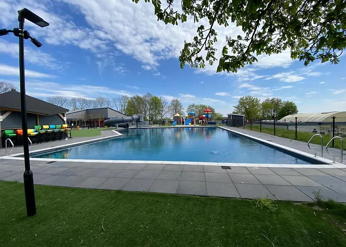 Luxus Cube Am Mit Schwimmbad In Nl * Lathum