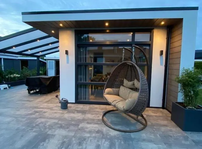 Luxus Cube Am Mit Schwimmbad In Nl Дом отдыха Lathum