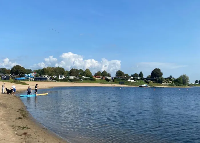 度假居 Luxus Cube Am Mit Schwimmbad In Nl Lathum