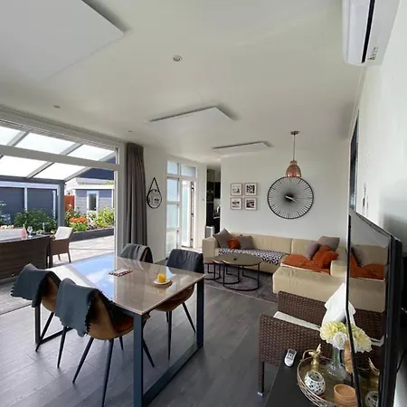 Prázdninový dům Luxus Cube Am Mit Schwimmbad In Nl